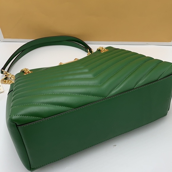 MICHAEL KORS
Whitney Medium Chain Shoulder Quilted Tote Bag Fern Green color - Picture 14 of 15